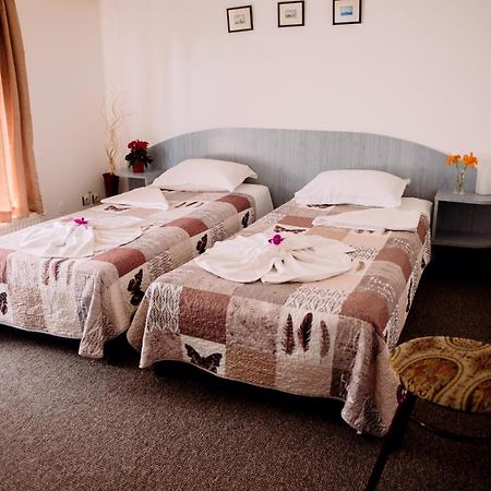 Casa Mica Guesthouse 布加勒斯特 外观 照片