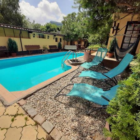 Casa Mica Guesthouse 布加勒斯特 外观 照片