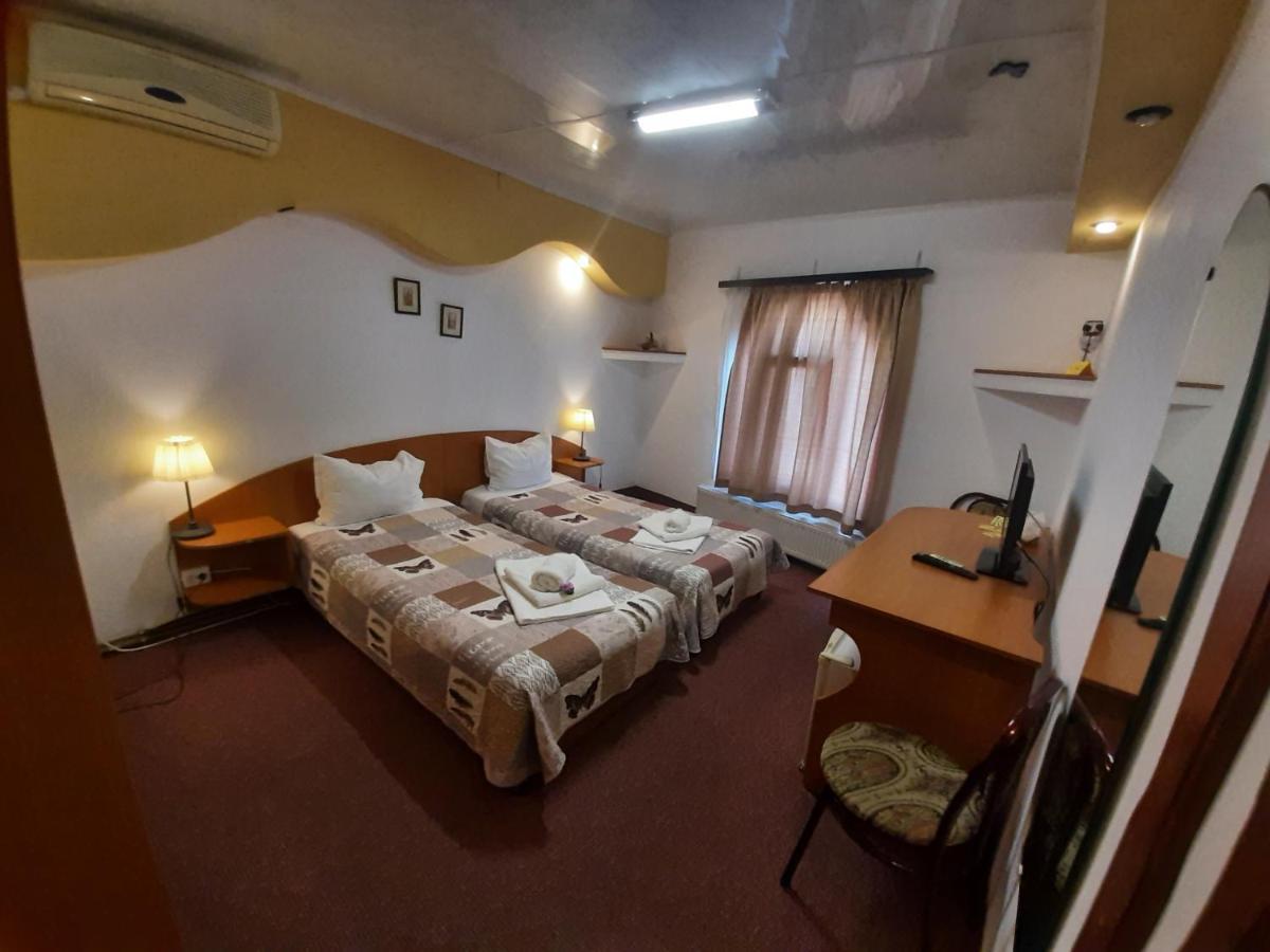 Casa Mica Guesthouse 布加勒斯特 外观 照片