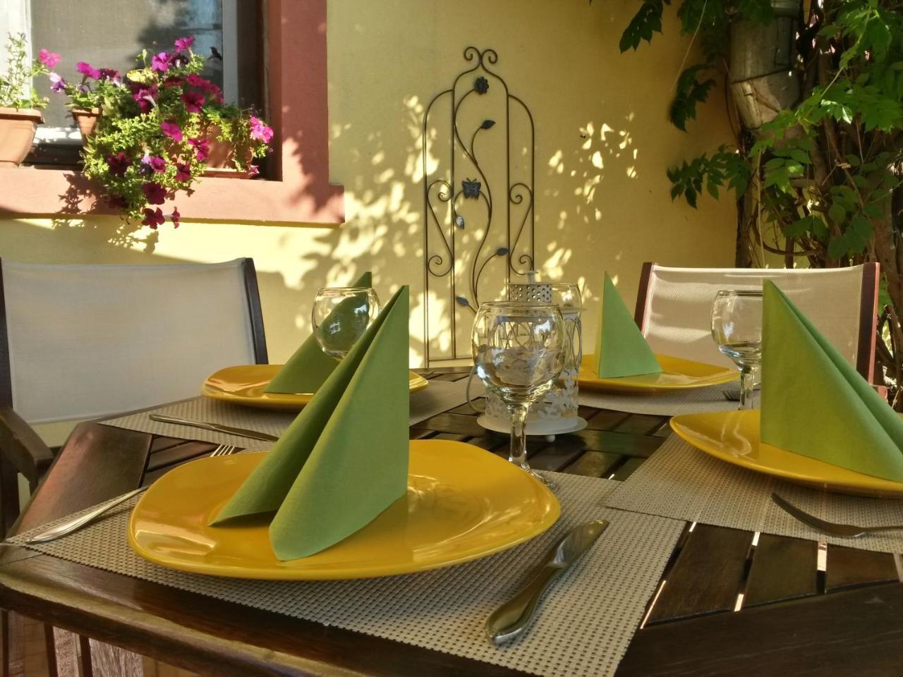 Casa Mica Guesthouse 布加勒斯特 外观 照片