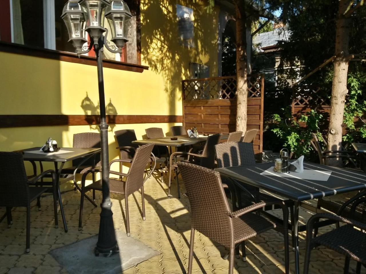 Casa Mica Guesthouse 布加勒斯特 外观 照片