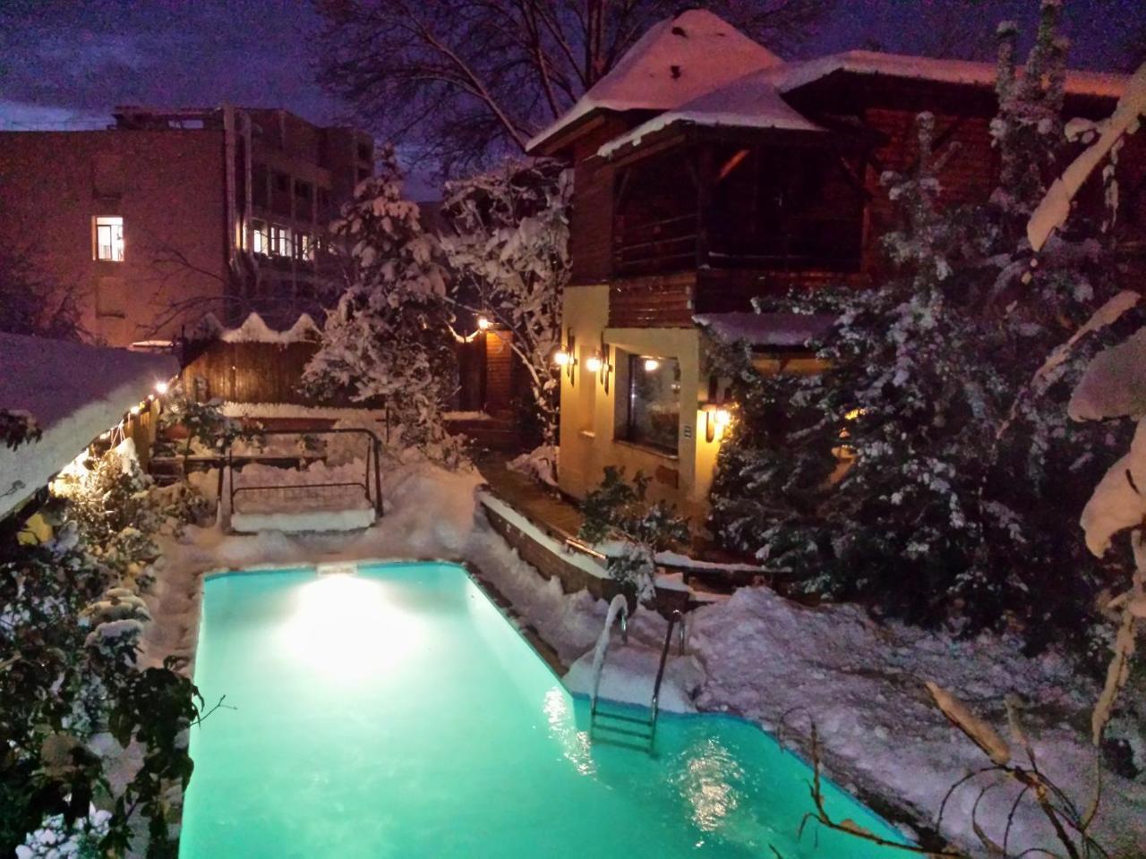 Casa Mica Guesthouse 布加勒斯特 外观 照片