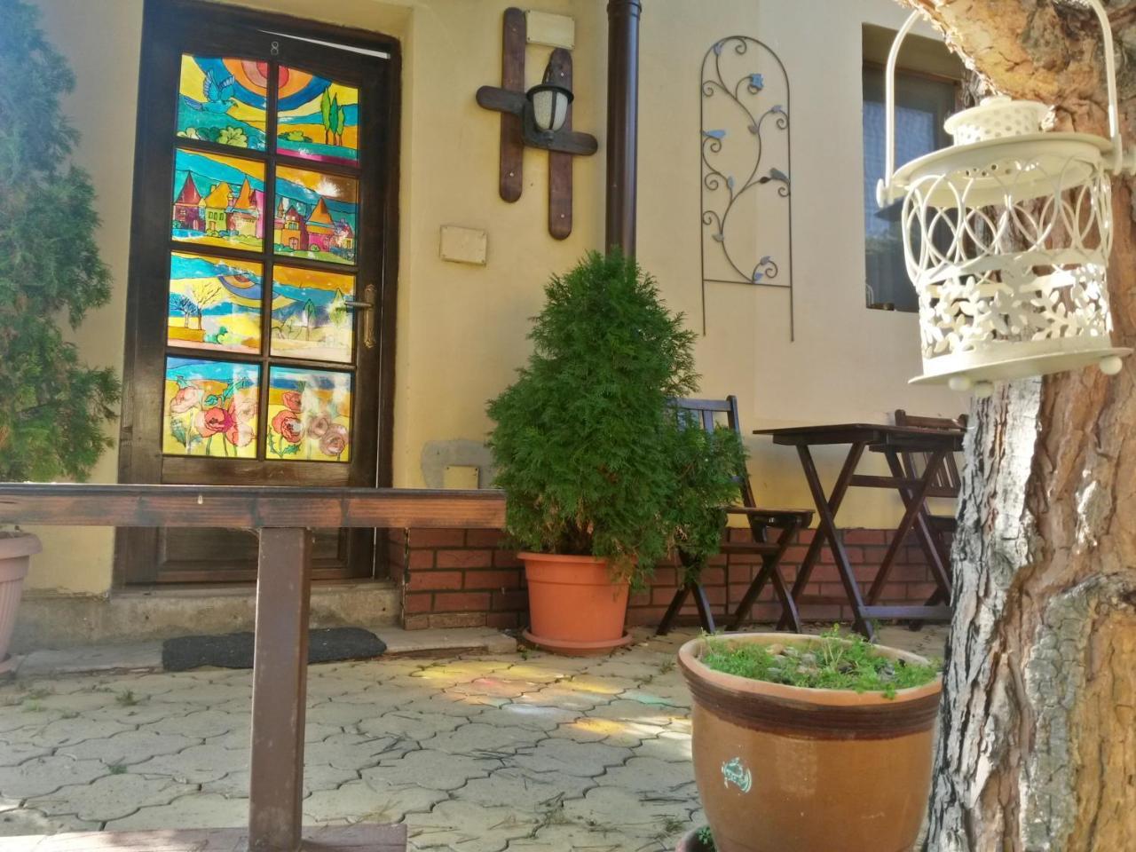 Casa Mica Guesthouse 布加勒斯特 外观 照片